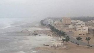 إعصار مكونو يضرب جزيرة سقطرى اليمنية