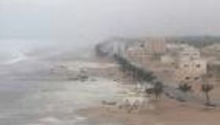 بالصور.. "مكونو" يصل سواحل المهرة اليمنية.. والسلطات تعلن حالة الاستنفار