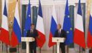 بوتين وماكرون يتفقان على ضرورة دفع عملية السلام في سوريا