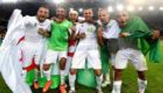 "مونديالي" الجزائر يحلم بعرض "عربي" للهروب من شبح الاعتزال