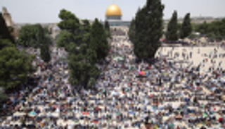 200 ألف فلسطيني يزحفون للأقصى في الجمعة الثانية من رمضان