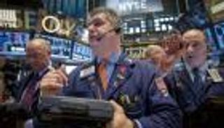 "وول ستريت" تفتح على تراجع طفيف والنفط يهبط 3%