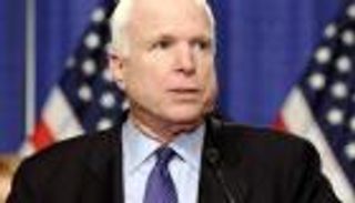 جون ماكين: هيمنجواي كاتبي المفضل و"هكليبري فين" الأفضل للصغار