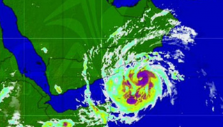 مركز إعصار مكونو قد يضرب عمان مع منتصف الليل