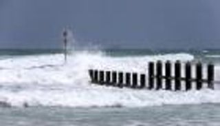 إعصار مكونو يقتل 5 بجزيرة سقطرى اليمنية.. وطفلة بسلطنة عمان