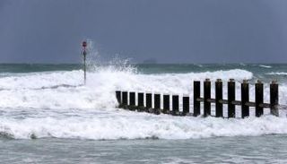 إعصار مكونو يضرب صلالة