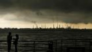 السعودية تتعهد بضمان الاستقرار لسوق النفط والإمدادات