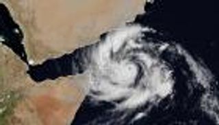 عُمان.. إجازة رسمية 3 أيام بمحافظة ظفار بسبب "مكونو"