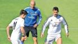 زيدان يتمسك برونالدو ويشيد ببيل