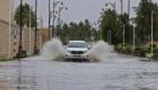 "الأرصاد العمانية": انتهاء تأثير إعصار مكونو واستمرار الأمطار