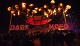 دفن أسترالي حيا للتذكير بضحايا العنف في القرن الـ20