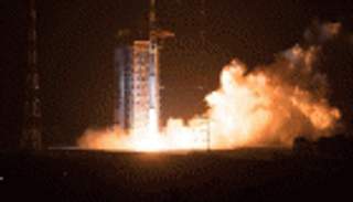 قمر صناعي صيني يتوقف قرب القمر قبل دخول مداره