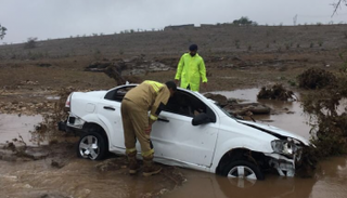 انجراف مركبة في وادي زيك بصلالة يودي بحياة مواطنين عُمانيين