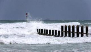 إعصار مكونو يضرب صلالة