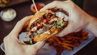 الموسيقى تؤثر على اختيارات طعامك