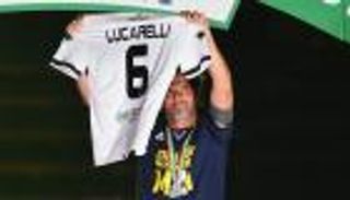 لوكاريللي أسطورة بارما يعلن اعتزاله