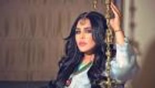 بالفيديو.. أحلام تعلن عن عدسات لاصقة في بوتيكها الخاص