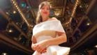 مطربة كندية تطلق أغنية "زهور السلام" من أجل سوريا