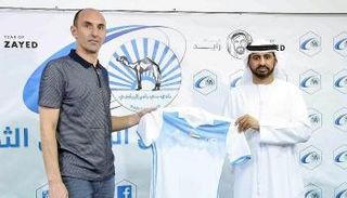 سالم جريب الحارثي رئيس شركة نادي بني ياس وكرونسلاف جوريتش