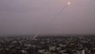 إسرائيل تقصف 35 هدفا بغزة بعد قذائف من القطاع