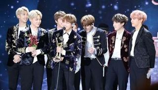 فرقة "بي تي إس" خلال إحدى حفلاتها