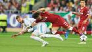 "اليويفا" يدرس التحقيق في واقعة صلاح وراموس