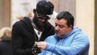 رايولا ينتظر إشارة رئيس نابولي لحسم مصير بالوتيلي