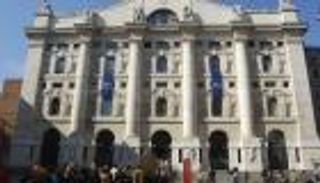 الأزمة السياسية في إيطاليا تكبد بورصتي ميلانو ومدريد خسائر 3%