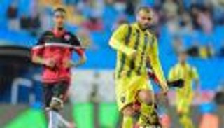 عماد متعب يقترب من الدوري الكويتي