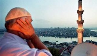 رفع الأذان في الجزائر العاصمة