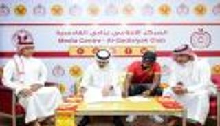 القادسية السعودي يجدد عقد نايف هزازي