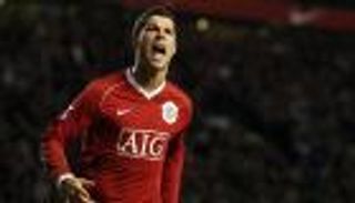 والدة رونالدو تفضل عودته إلى مانشستر يونايتد عن سان جيرمان