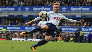 كريستيان إريكسن لاعب وسط توتنهام