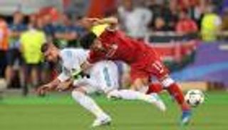 رئيس برشلونة الأسبق: راموس كان ذكيا في إصابة صلاح