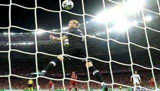 لوريس كاريوس  