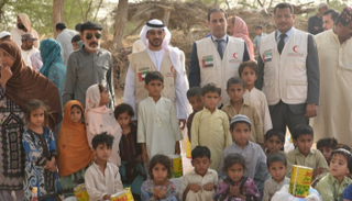 قنصلية الإمارات تُشرف على توزيع المير الرمضاني في كراتشي