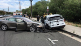 سر ضعف تكنولوجيا القيادة الذاتية لسيارات تسلا