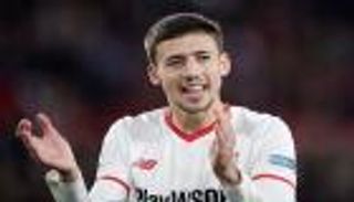 تقارير.. برشلونة يحسم صفقة مدافع إشبيلية