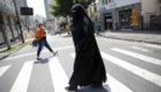 الدنمارك تقر حظر النقاب في الأماكن العامة