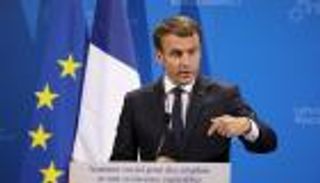 ماكرون: قرار أمريكا بشأن الرسوم الجمركية خطأ وغير قانوني