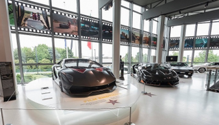 سيارات لامبورجيني بالمعرض