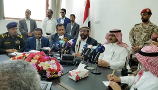 السفير السعودي محمد آل جابر أثناء زيارة مأرب