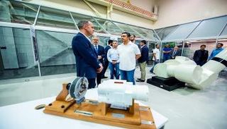 الشيخ عبدالله بن زايد في وكالة الفضاء الكندية