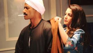 الممثل المصري محمد رمضان والتونسية درة في مشهد من مسلسل "نسر الصعيد"