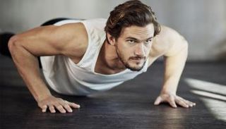 6 تمرينات رياضية تناسب الرجل المشغول 