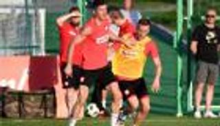 ليفاندوفسكي يتجاهل تصريحات وكيله بشأن الرحيل عن بايرن