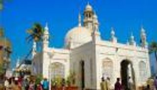 بالصور.. مسجد حجي علي الهندي.. ملتقى الأديان في شهر رمضان 