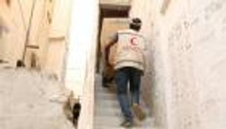 الهلال الأحمر الإماراتي يواصل برامج مساعداته الرمضانية في حضرموت