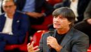 لوف ينتقد رعونة لاعبي ألمانيا ضد النمسا