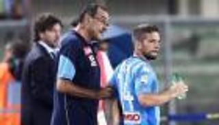 لاعب نابولي متعجب من الإطاحة بساري